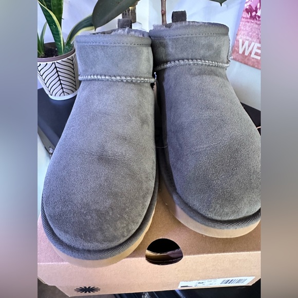UGG - Ultra Mini Classic Boot - Picture 4 of 8